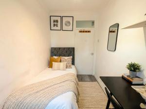 Spacious 3BR London Flat with FREE Parking