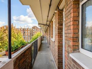 Spacious 3BR London Flat with FREE Parking