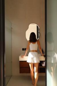 NEW Sunlit 2BR Close to BEACH retreat w rooftop