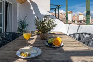 Newly Renovated 3BED Penthouse Retreat with Pools in Prime Location