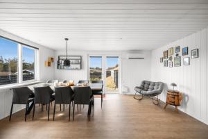 Holiday Home With Enclosure For Dogs, 500 Meters From The North Sea