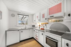Holiday Home With Enclosure For Dogs, 500 Meters From The North Sea