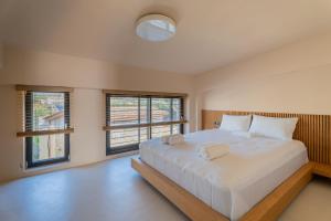 SithoniaRS Luxury Three Floor Villa N2 with Private Pool & Garden