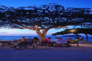 Luxe 3-BD Condo on 2nd Floor Above Pool