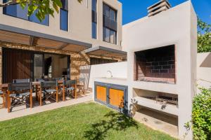 SithoniaRS Luxury Three Floor Villa N2 with Private Pool & Garden