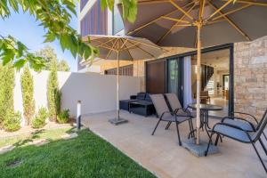 SithoniaRS Luxury Three Floor Villa N2 with Private Pool & Garden