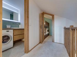 Appartement Duplex Rénové: 3 Pièces, 40m², Parking, Proche Centre Val dIsère - FR-1-567-96