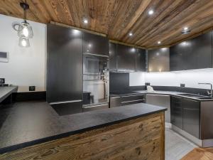 Appartement de Luxe Centre, Proche Pistes, Sauna, Balcon, jusquà 6 Pers. - FR-1-567-58
