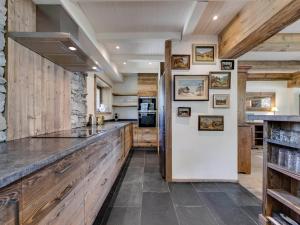 Chalet skis aux pieds avec piscine et sauna à Val-dIsère - FR-1-567-126
