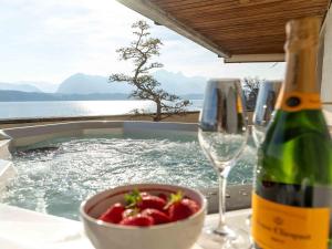 Nido sull`Aqua Chalet with Whirlpool