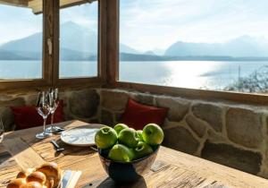 Nido sull`Aqua Chalet with Whirlpool