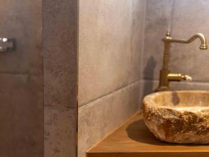 Nido sull`Aqua Chalet with Whirlpool