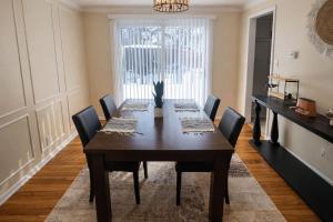Chic Parma Stay Near Cleveland