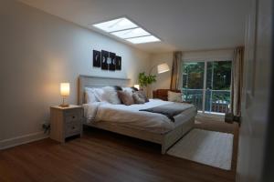 Luxury 4BR house, Huge Yard, Theater, AC, Pets