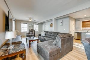 Walkable Stay Near Hudson River, Dining and Shopping