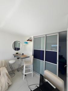 TOUT A PIED Dernier étage Vue imprenable EST-SUD OUEST mer -plage 100m-box