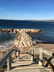 TOUT A PIED Dernier étage Vue imprenable EST-SUD OUEST mer -plage 100m-box