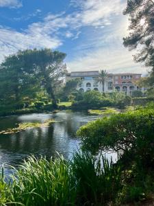 TOUT A PIED Dernier étage Vue imprenable EST-SUD OUEST mer -plage 100m-box