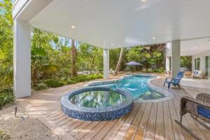 A Shore Thing: On Canal! Pool Spa! Rooftop Deck by Anna Maria Life Vacation Rentals