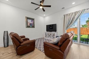 Beautiful and Spacious 7 MINS from Airport