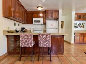 Puerto Nuevo Surf Casita las Palmas 1 BR with pool