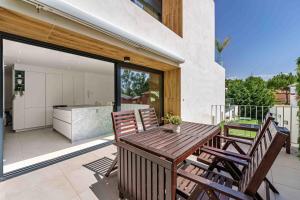 Villa Foresta with Pool & Garden by Stay Belonio