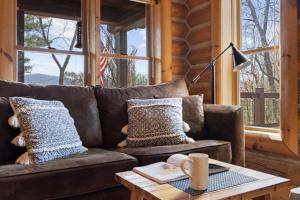 Blue Ridge Cozy Cabin King Bed Hot Tub & Dog Friendly