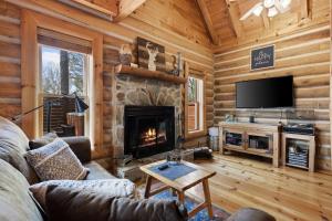 Blue Ridge Cozy Cabin King Bed Hot Tub & Dog Friendly