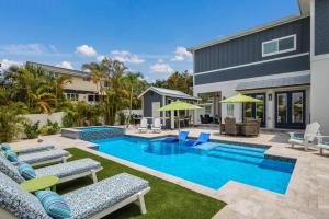 Coconut Hut - Pool & Spa, Pool Table, Putting Green by Anna Maria Life Vacation Rentals