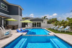 Coconut Hut - Pool & Spa, Pool Table, Putting Green by Anna Maria Life Vacation Rentals
