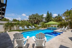 Coconut Hut - Pool & Spa, Pool Table, Putting Green by Anna Maria Life Vacation Rentals