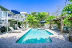 Decked Out - Steps to Bay & Beach, Pool, Games by Anna Maria Life Vacation Rentals