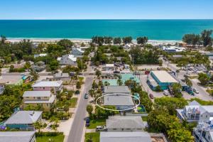 Deja Blu - 1 Block to Beach! Tropical Oasis, Poolside Lounge, Pool & Spa by Anna Maria Life