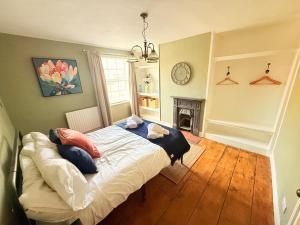 Charming Norwich Townhouse l Garden l Sleeps 8