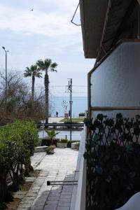 Azure Breeze Seafront 2BR 2 Bathrooms Steps to Beach