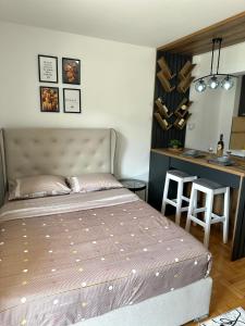Apartment Lake story