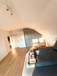 Maisonette-Wohnung in Stadtvilla mit 3 SZ & Gym& Parkplätze