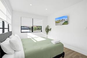 Olive Palm Retreat with pool