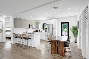 Olive Palm Retreat with pool