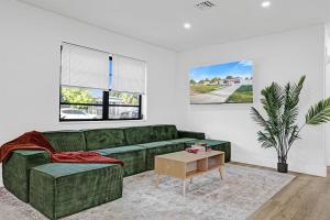 Olive Palm Retreat with pool