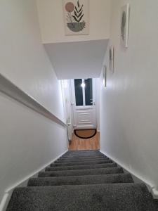 2 Bed Home - Parking for 2 Wifi & Garden