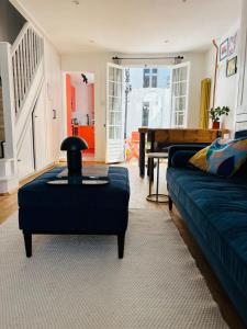 Stylish Central Cottage with Sunny Patio