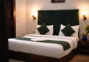 Saffron Inn - Near India Expo Mart