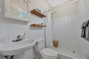 Sunny 2BR Condo with Pool Steps to Town and Beach