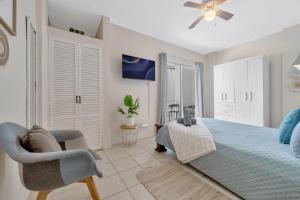Sunny 2BR Condo with Pool Steps to Town and Beach