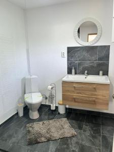 Cabana de sub deal Valea Doftanei