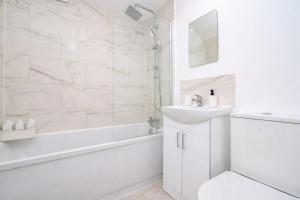 Elegant Flat 2 Min Walk to Watford Junction