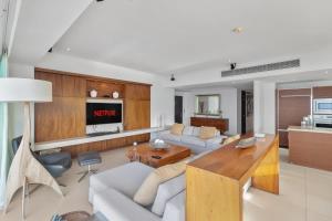 Luxury Beach Front Condo 21st Floor Views