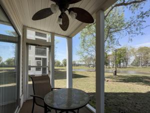 Spacious 2 BR Condo-Golf Course Views! River Oaks 17A