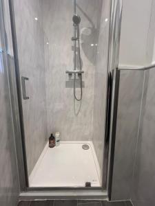 Hazel House Liverpool - 5 bedrooms - 5 Bed - 5 Bath - Group Stay